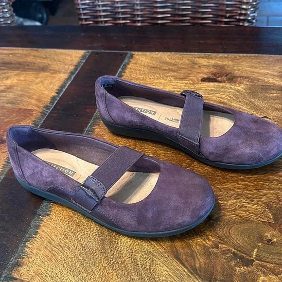 Clark’s collection wine color flats EUC. Size 6. - Picture 2 of 8